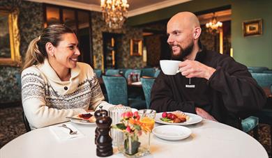 couple eating at Brasseriet Madame Blom in Skien