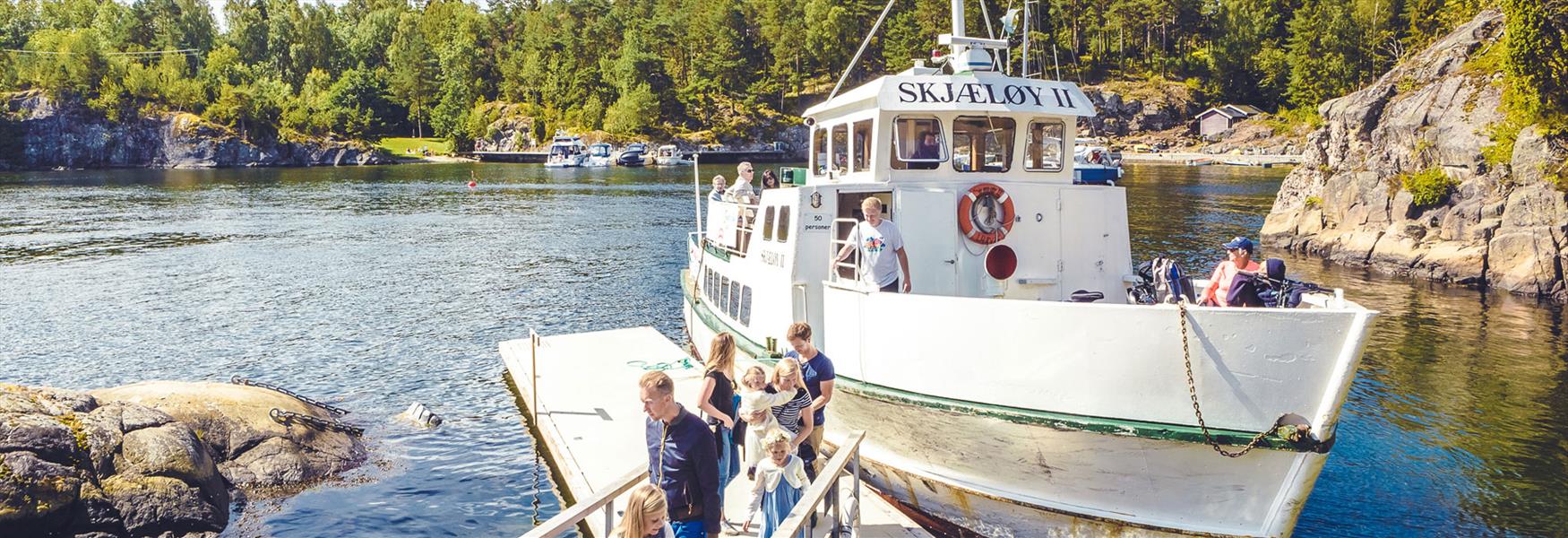 people getting off the boat