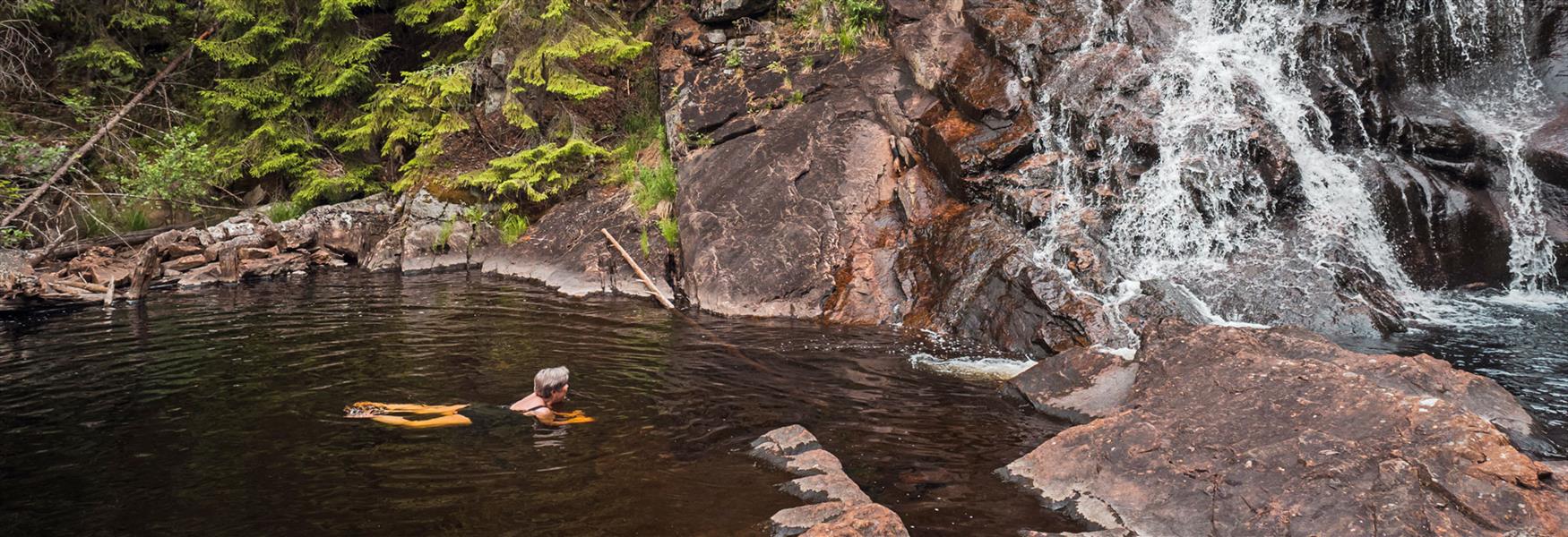 lady bathing at Garvannfossene in Skien