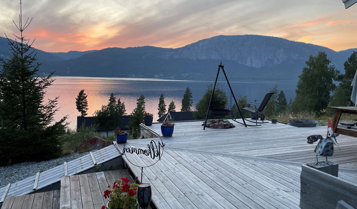 great view from the terrace of the cottage "Lille Galleri" in Fyresdal