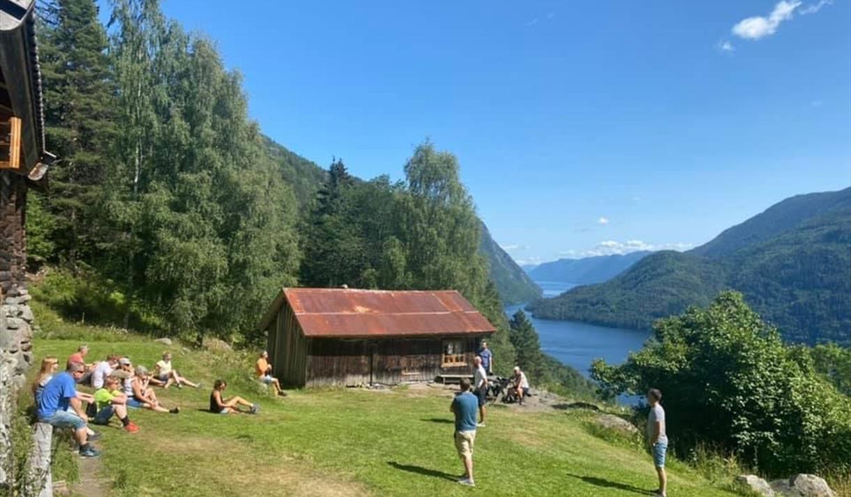 Here you can see Rui where a tour guide talks to participants on the tour.