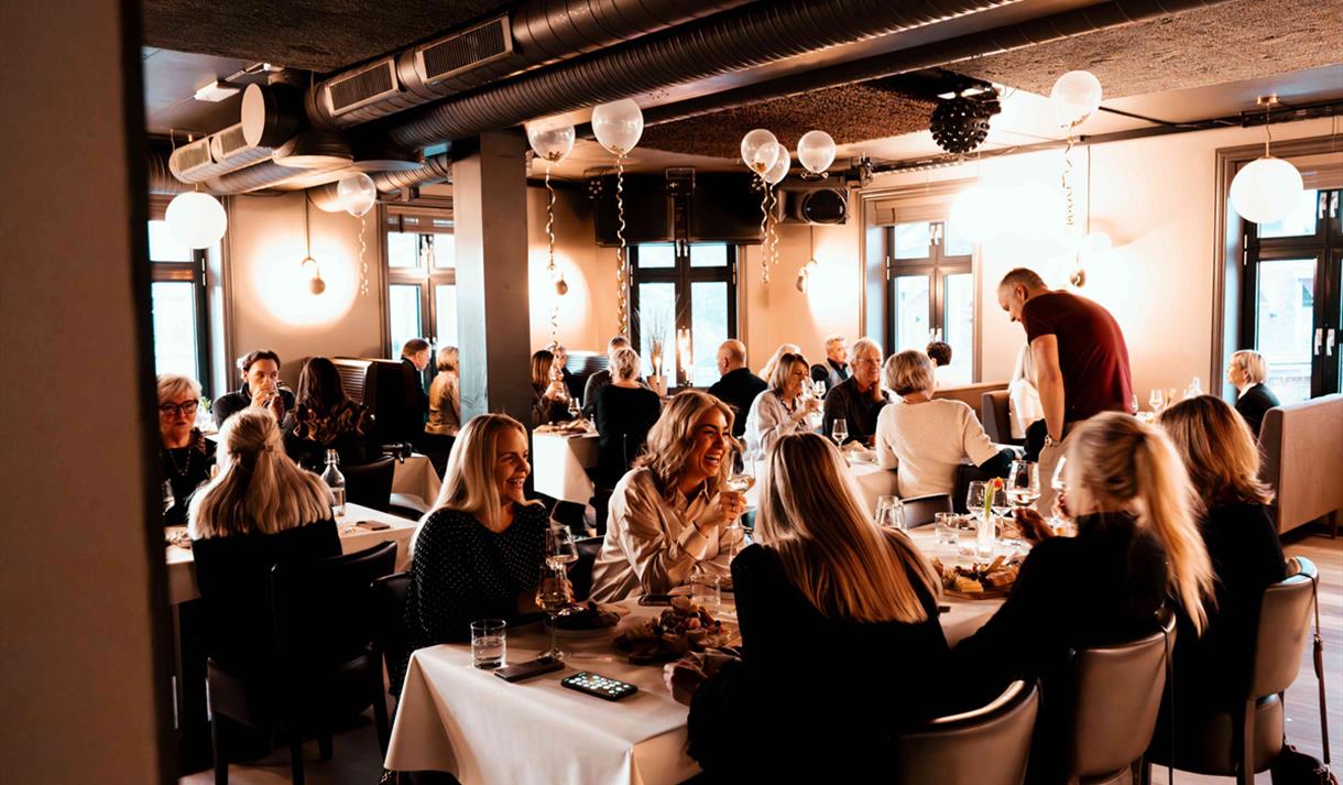 guests at EYDE Bar & Restaurant in Notodden