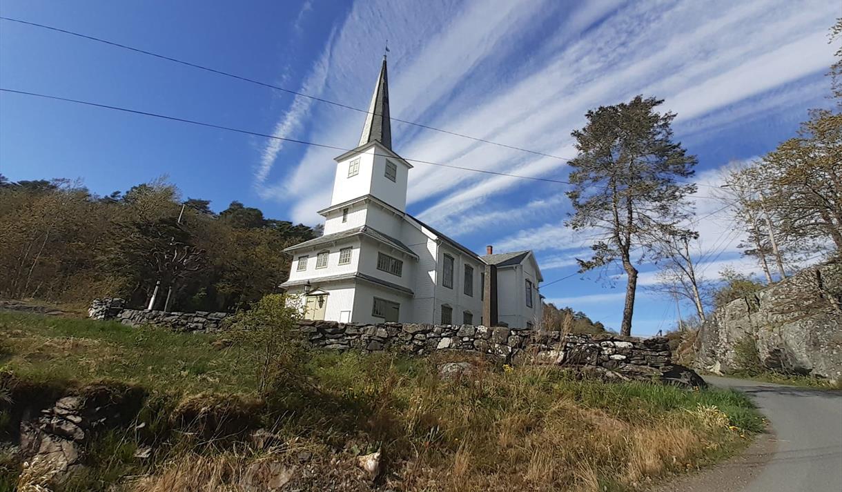 The road of the island passes close to the Skåtøy Church.
