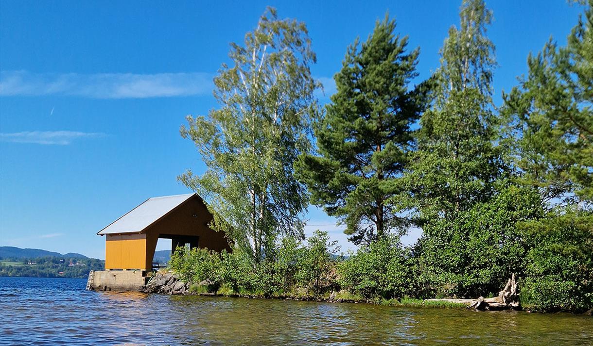 Sleeping box by Valebø quay