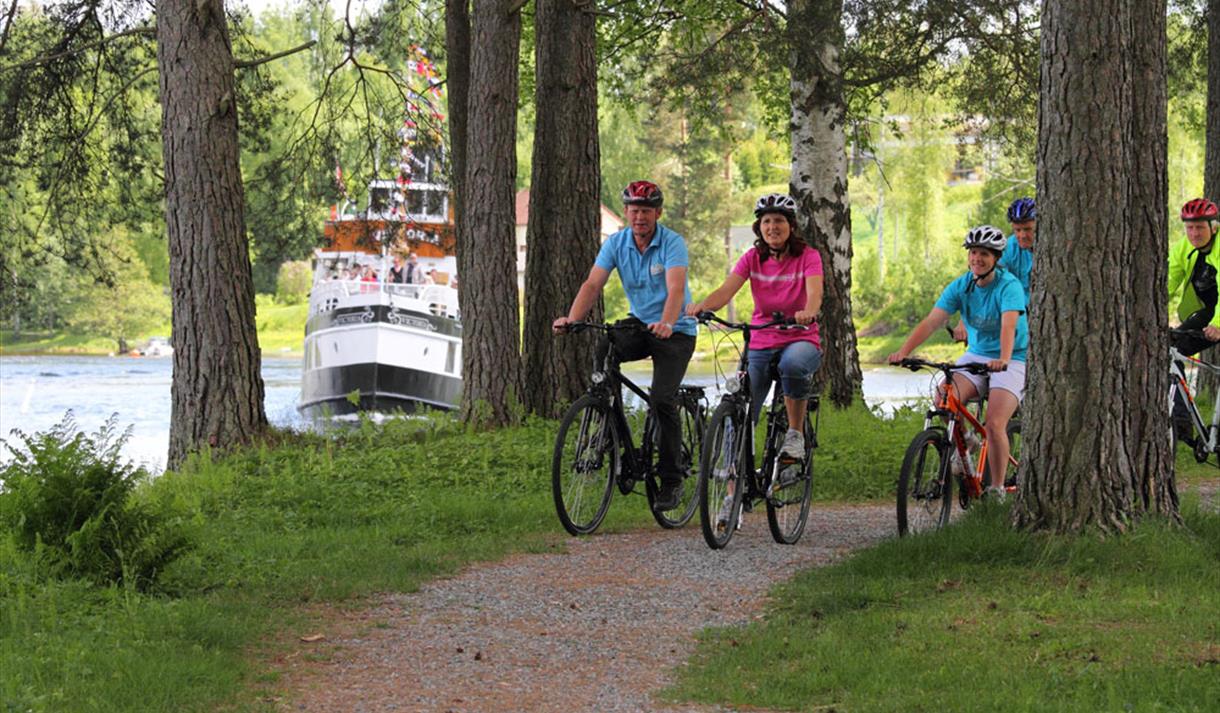Cycling by the Telemark Canal