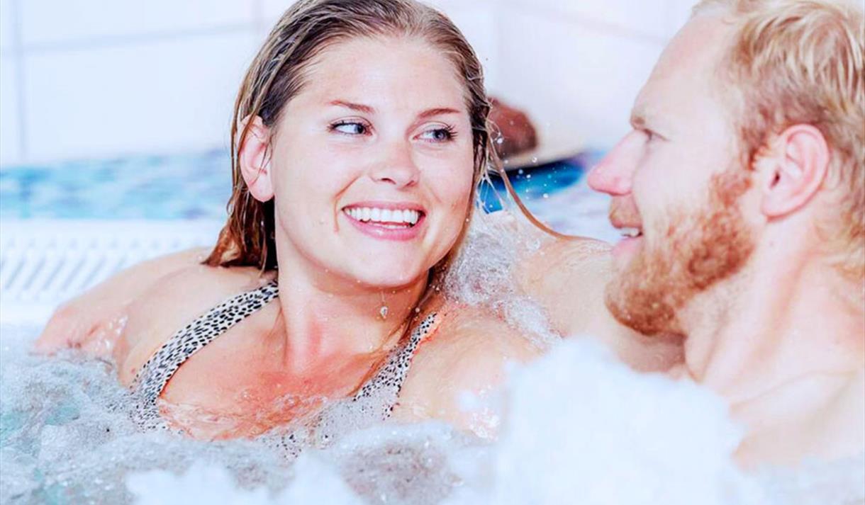 man and woman relax in a jacuzzi at the Spa and wellness department in Skien leisure park
